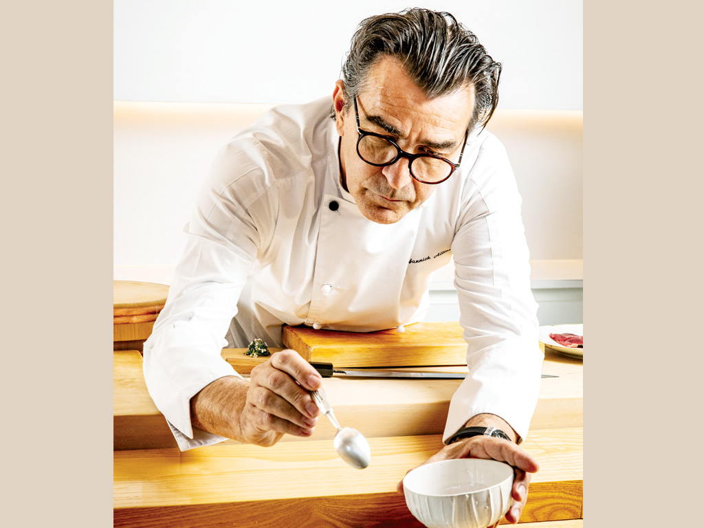  Qatar Airways partners with celebrity chef Yannick Alléno